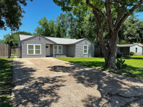 4 Bedroom retreat 20 minutes from NRG stadium and Hobby airport
